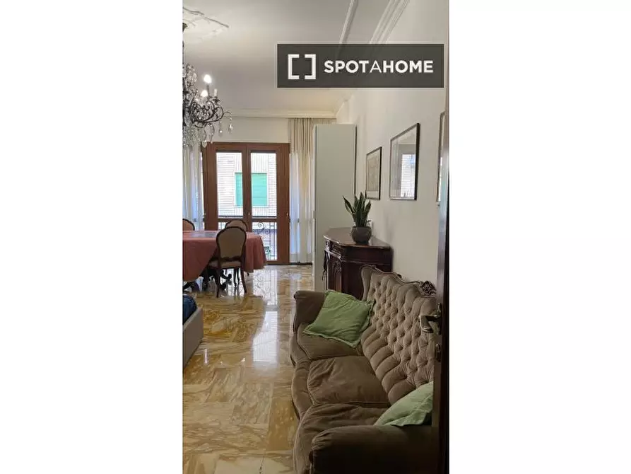 Immagine 2 di Camera condivisa in affitto  in Via Cesare Balbo a Torino