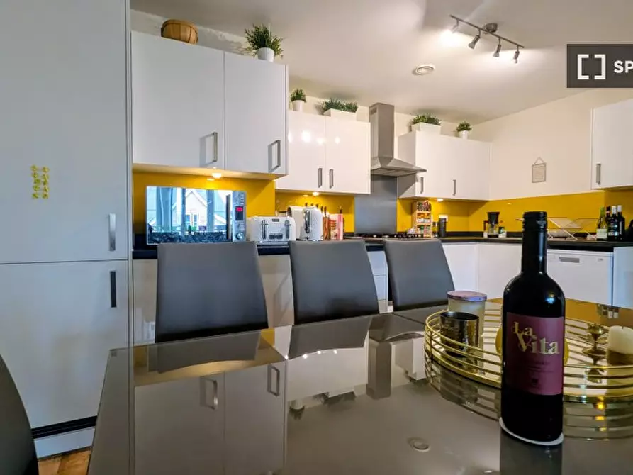 Immagine 15 di Appartamento in affitto  in flat a Kensington
