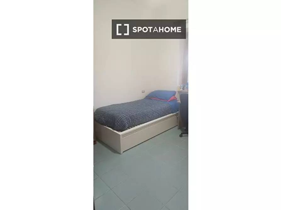 Immagine 17 di Camera condivisa in affitto  in Piazza Eschilo a Roma