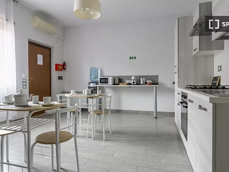 Immagine 11 di Camera condivisa in affitto  in Via Giasone a Roma