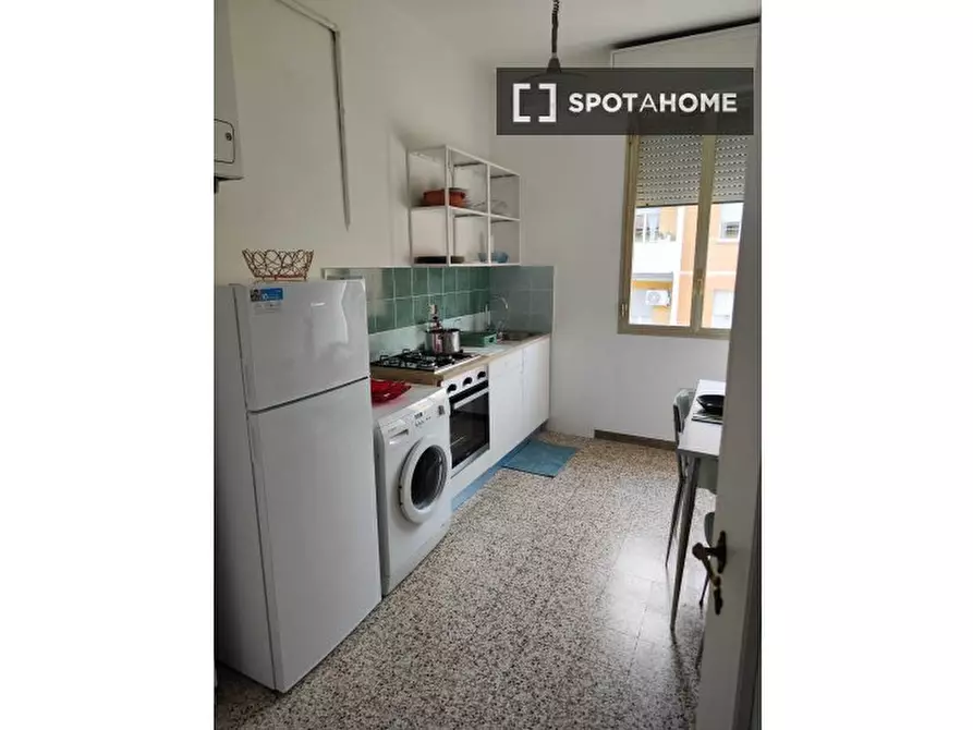 Immagine 5 di Camera condivisa in affitto  in Mario Bastia a Bologna