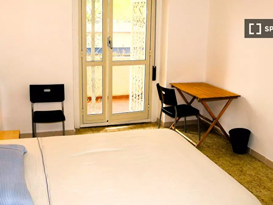 Immagine 1 di Camera condivisa in affitto  in Via Giuseppe de Robertis a Roma