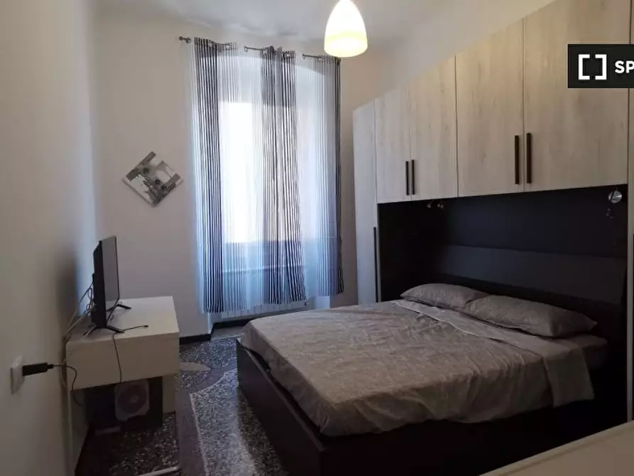 Immagine 2 di Camera condivisa in affitto  in Via Venezia a Genova