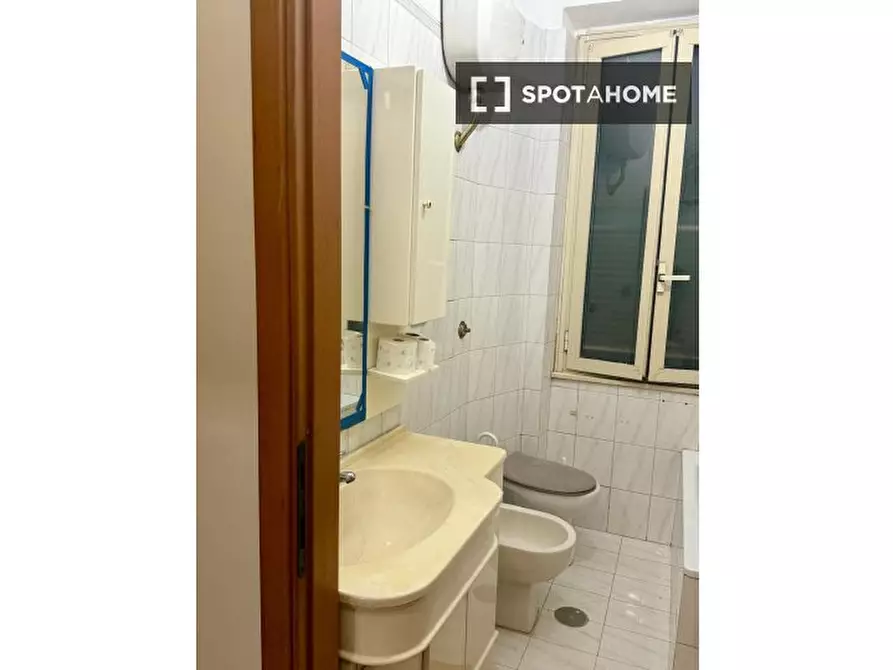 Immagine 4 di Camera condivisa in affitto  in Via di S. Angela Merici a Roma