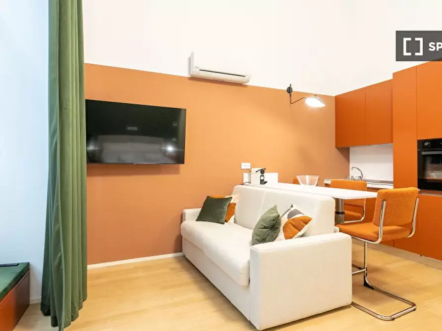 Immagine 5 di Ufficio in affitto  in Via Borromei a Milano