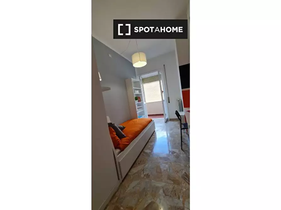 Immagine 3 di Camera condivisa in affitto  in Lungotevere di Pietra Papa a Roma