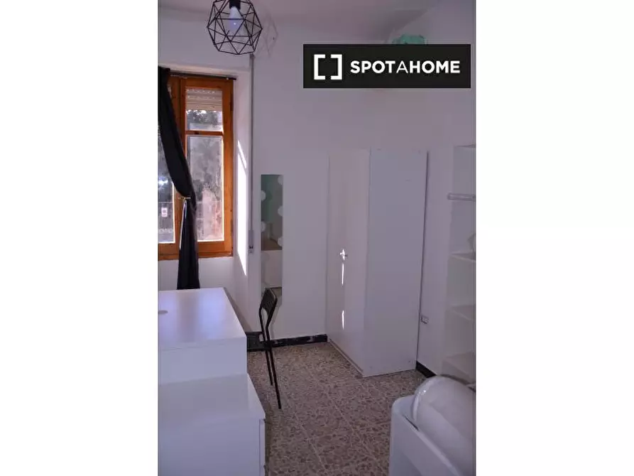 Immagine 1 di Camera condivisa in affitto  in Via Lombardia a Cagliari