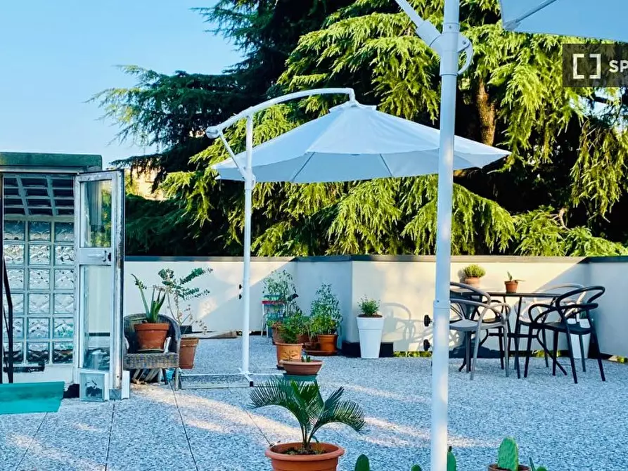 Immagine 10 di Camera condivisa in affitto  in Via Sesto Calende a Milano