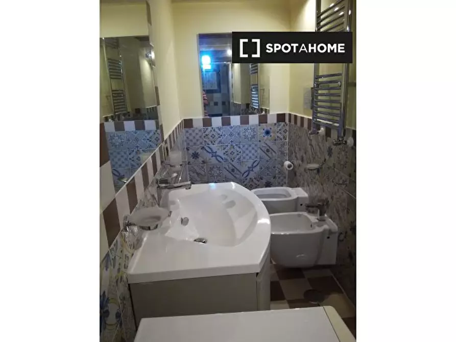 Immagine 5 di Camera condivisa in affitto  in Via Cosenza a Napoli