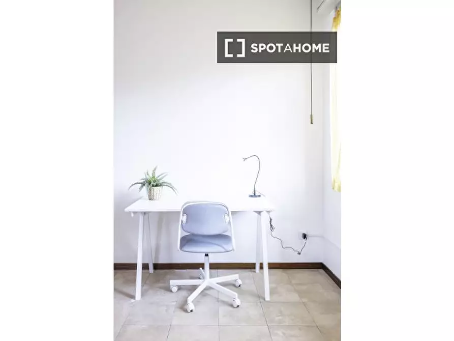 Immagine 13 di Camera condivisa in affitto  in Via Donato Creti a Bologna