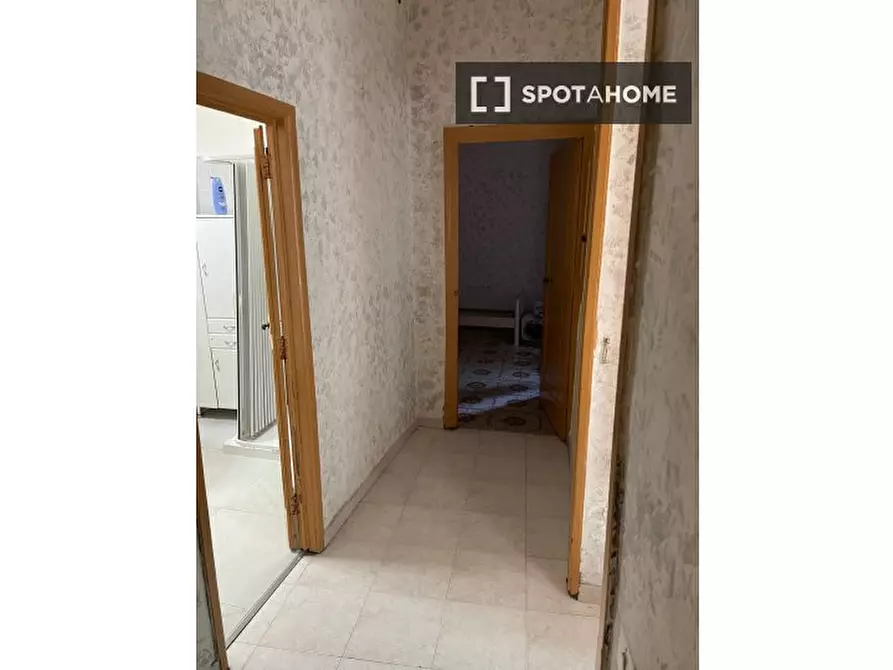Immagine 13 di Camera condivisa in affitto  in Via S. Giovanni in Porta a Napoli