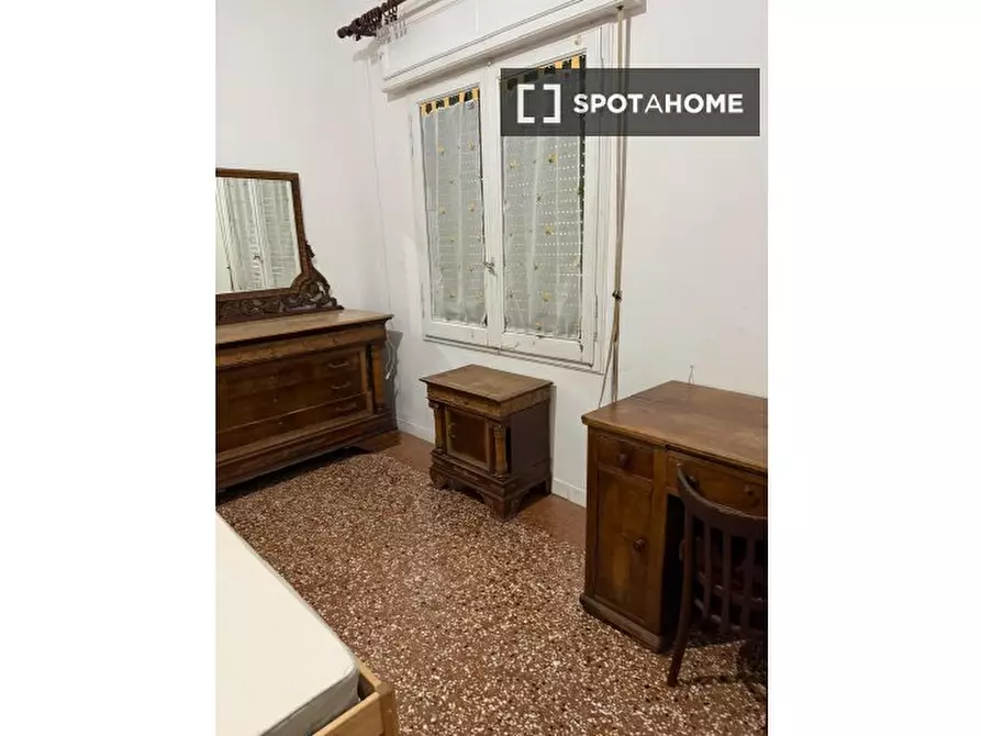 Immagine 2 di Camera condivisa in affitto  in Via Francesco Rocchi a Bologna