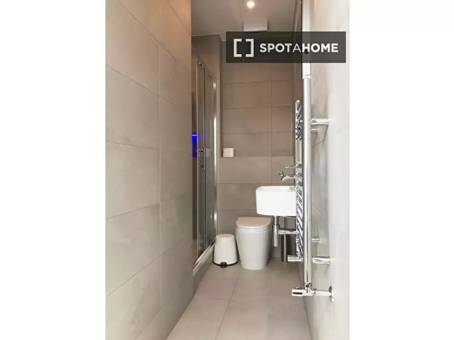 Immagine 10 di Appartamento in affitto  in -193 Earls Ct Rd a Kensington