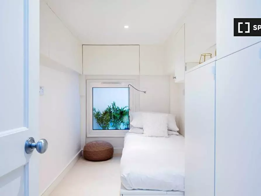 Immagine 8 di Appartamento in affitto  in Broomwood Road a Wandsworth