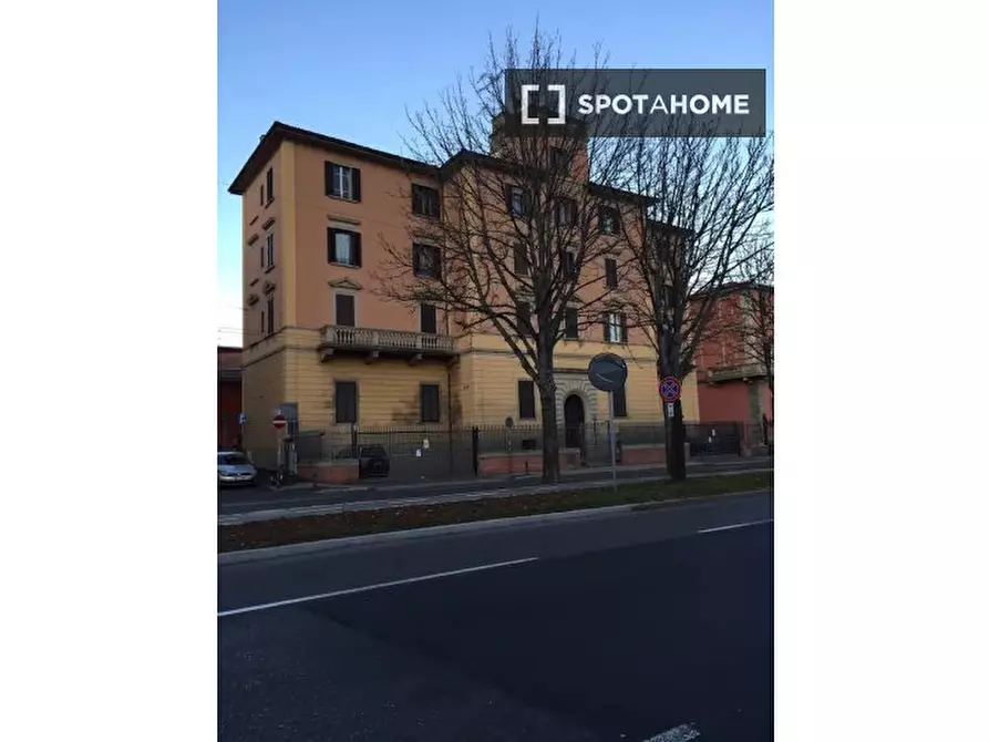 Immagine 1 di Ufficio in affitto  in Viale Enrico Panzacchi a Bologna