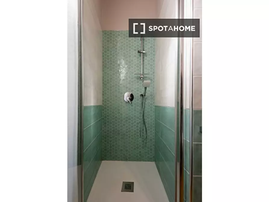 Immagine 13 di Ufficio in affitto  in Via del Moro a Roma