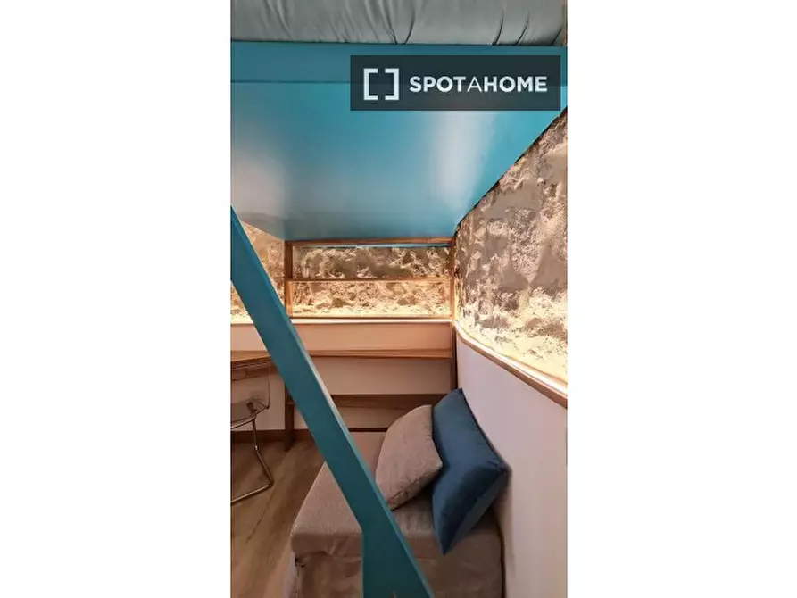 Immagine 16 di Appartamento in affitto  in Via S. Pellegrino a Napoli