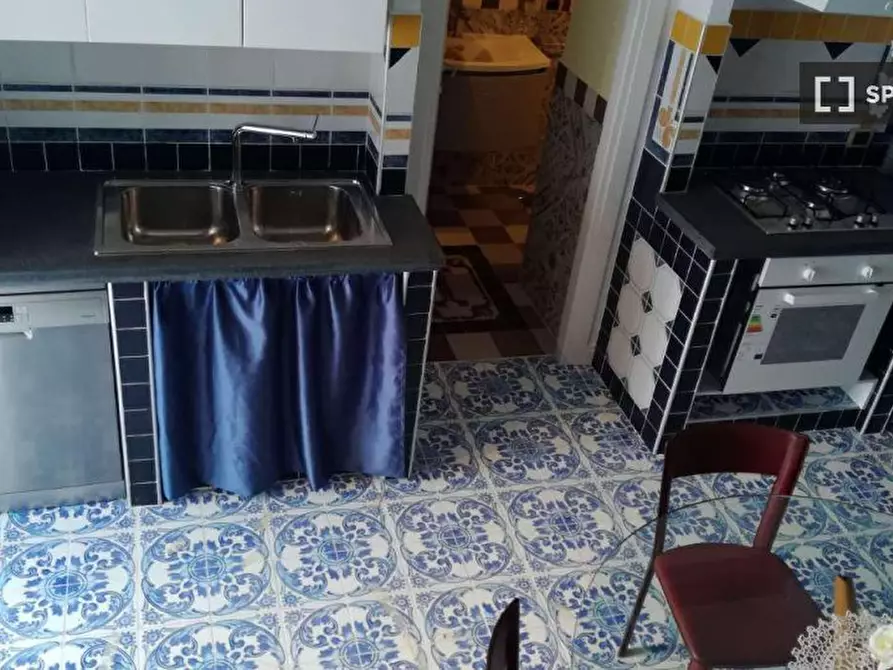 Immagine 10 di Camera condivisa in affitto  in Via Santa Maria delle Grazie a Loreto a Napoli