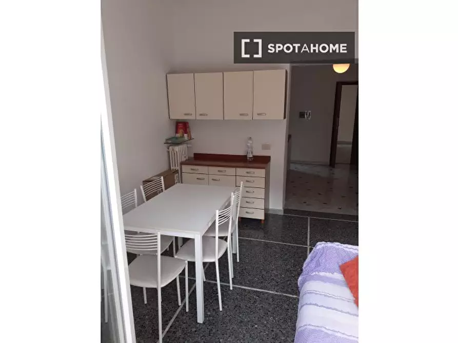 Immagine 2 di Camera condivisa in affitto  in Via Sirte a Roma