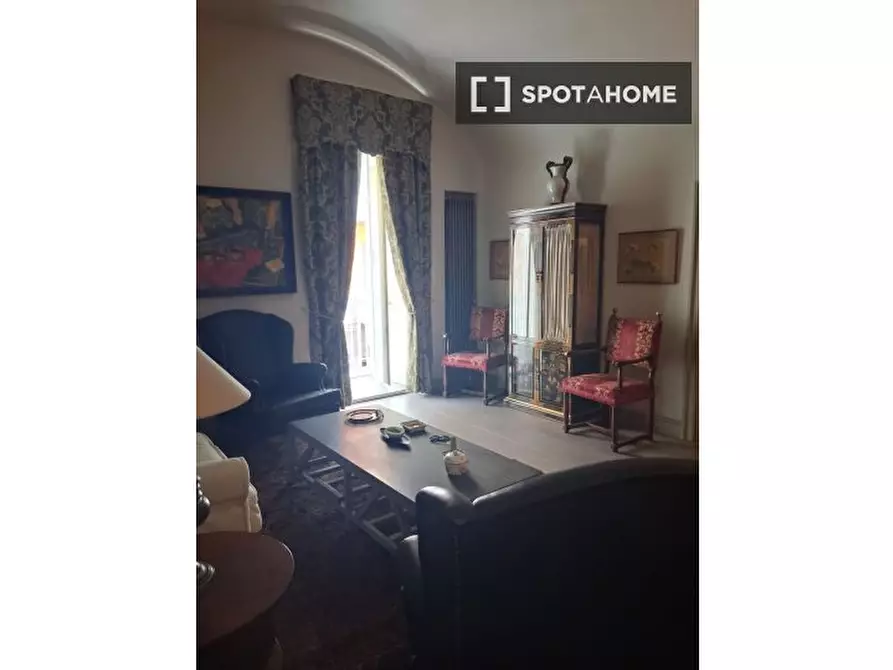 Immagine 9 di Appartamento in affitto  in Via Chiaia a Napoli