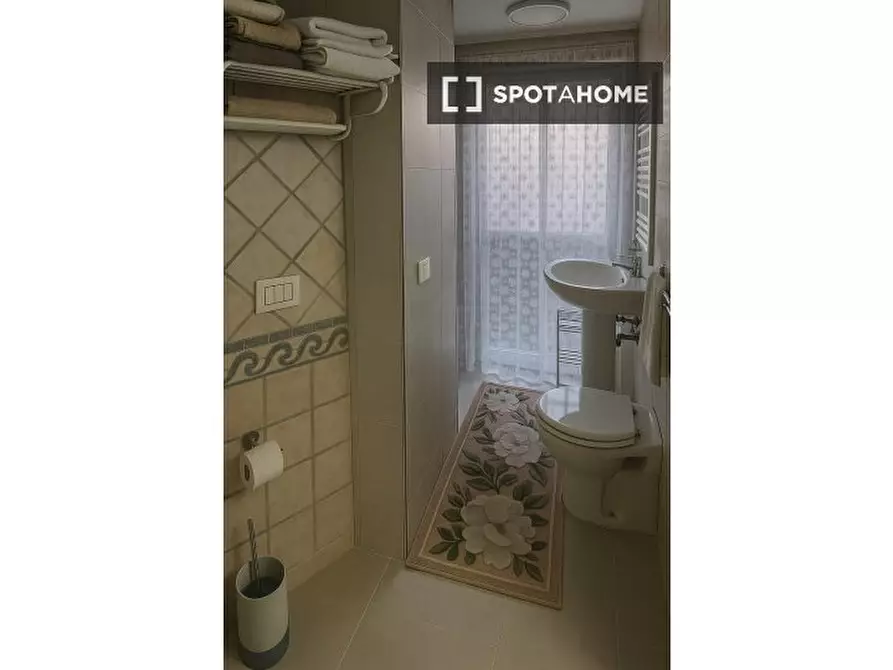 Immagine 10 di Camera condivisa in affitto  in Via Leopoldo Nobili a Roma