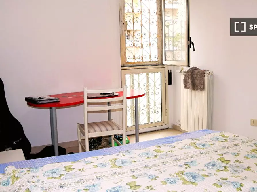 Immagine 2 di Camera condivisa in affitto  in Via Giuseppe de Robertis a Roma