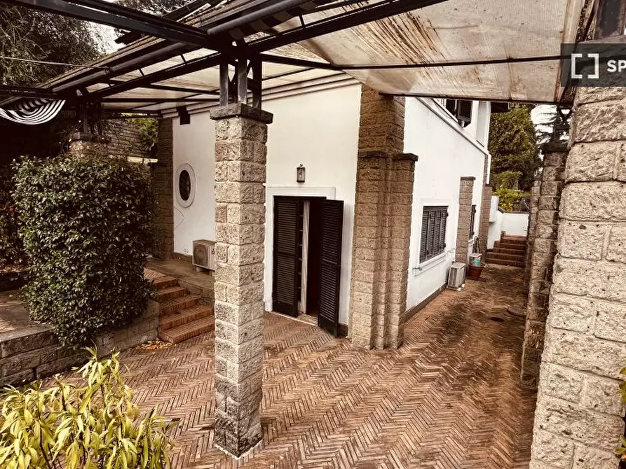 Immagine 3 di Camera condivisa in affitto  in Via della Camilluccia a Roma