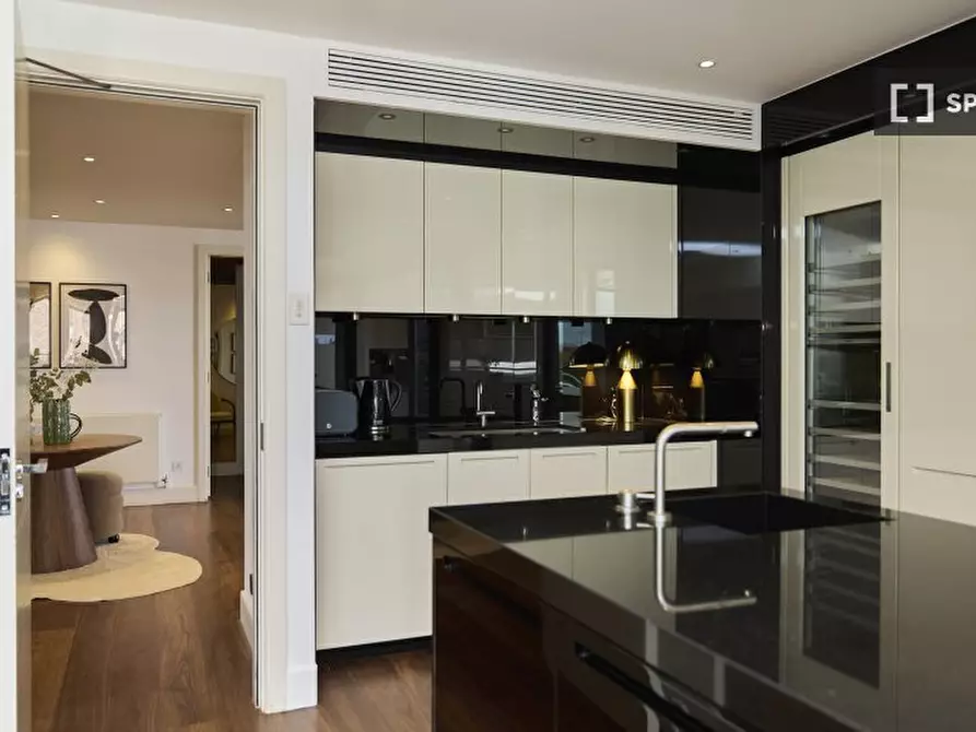 Immagine 5 di Appartamento in affitto  in Hester Rd a Wandsworth