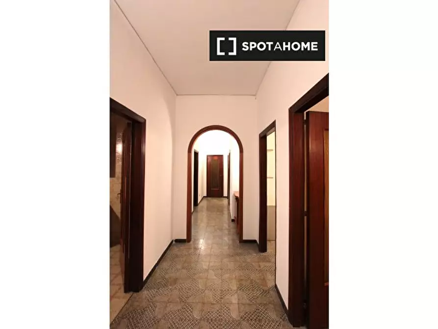 Immagine 4 di Camera condivisa in affitto  in Via Paolo Castaldi e Luigi Sequino a Napoli