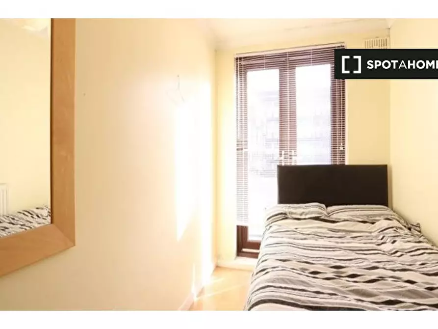Immagine 1 di Camera condivisa in affitto  in Sheffield Square a Poplar