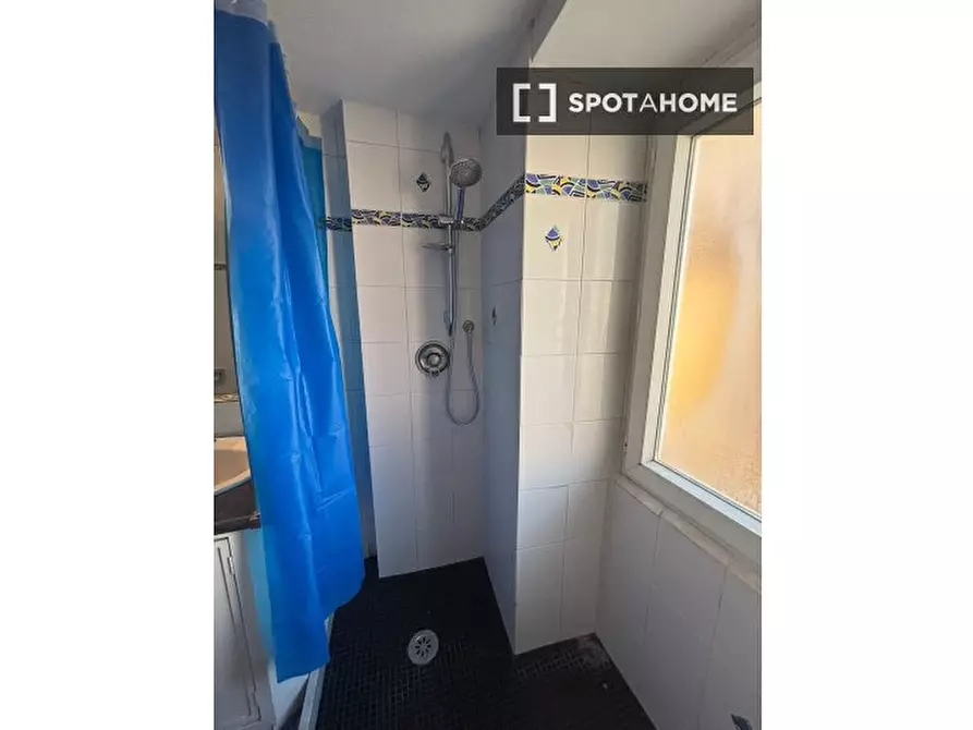 Immagine 14 di Camera condivisa in affitto  in Via Magenta a Roma