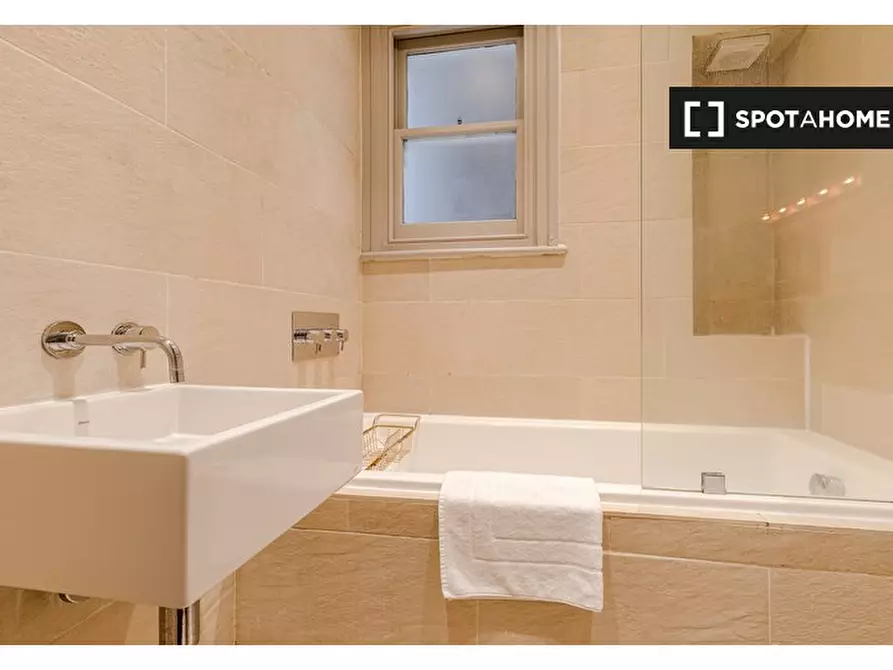 Immagine 14 di Appartamento in affitto  in Apartment a Kensington