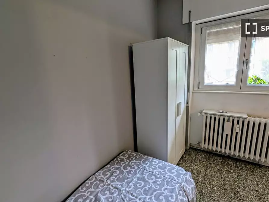 Immagine 2 di Camera condivisa in affitto  in Via Monte Generoso a Milano