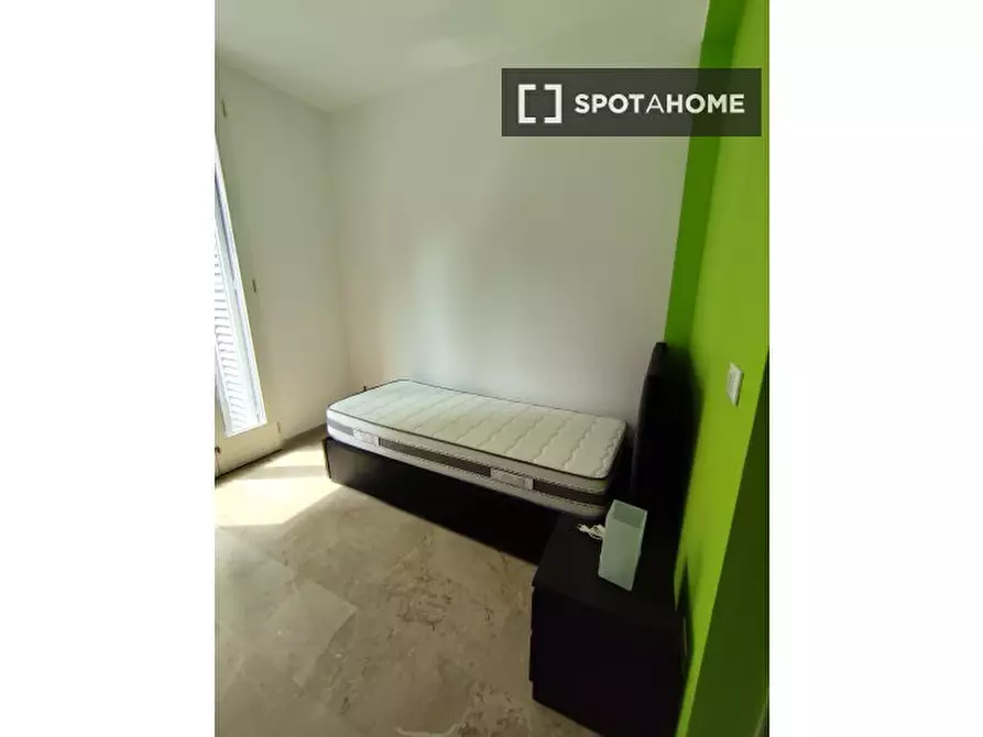 Immagine 2 di Camera condivisa in affitto  in Via Ugo Bassi a Bologna