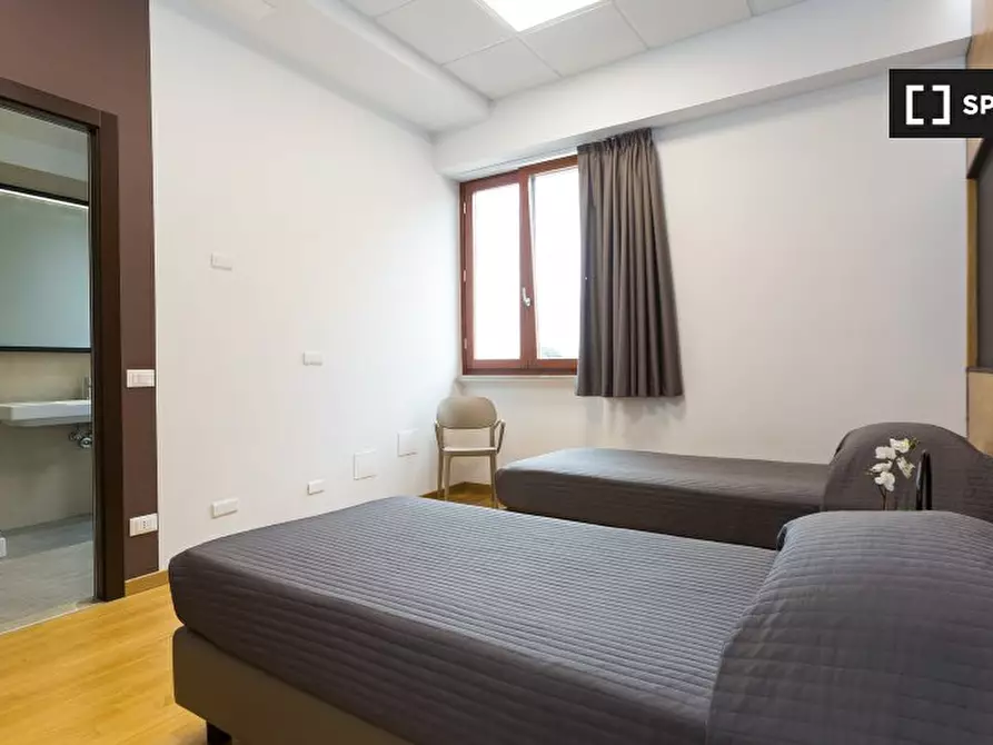 Immagine 9 di Camera condivisa in affitto  in Via di Acqua Bullicante a Roma