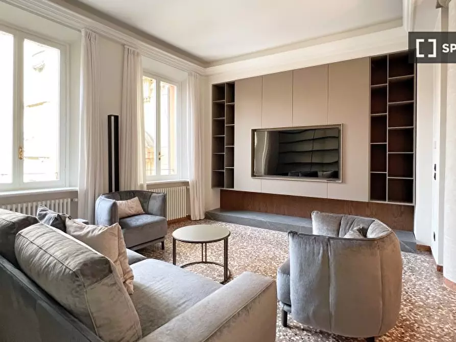 Immagine 2 di Appartamento in affitto  in Via Santo Stefano a Bologna