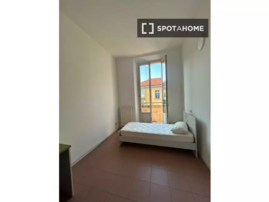 Immagine 3 di Camera condivisa in affitto  in Via Nicola Palmieri a Milano