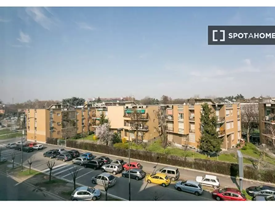 Immagine 17 di Camera condivisa in affitto  in Via Gavirate a Milano