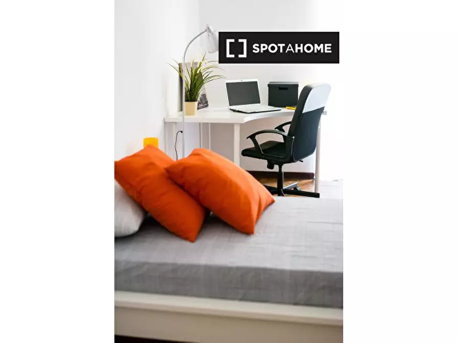 Immagine 18 di Camera condivisa in affitto  in Via Filippo Juvarra a Torino