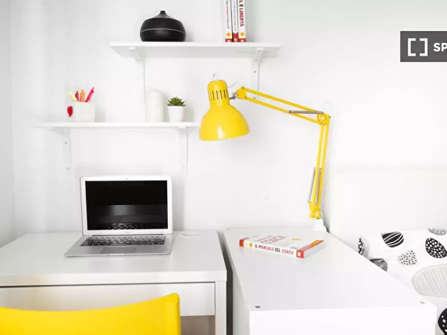 Immagine 2 di Camera condivisa in affitto  in Viale Papiniano a Milano