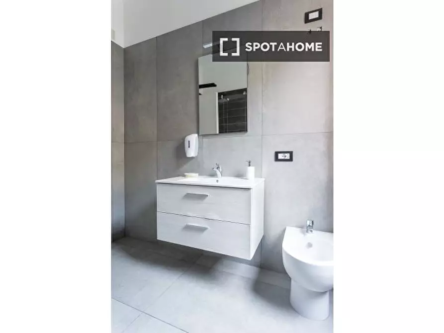 Immagine 17 di Camera condivisa in affitto  in Via Giasone a Roma