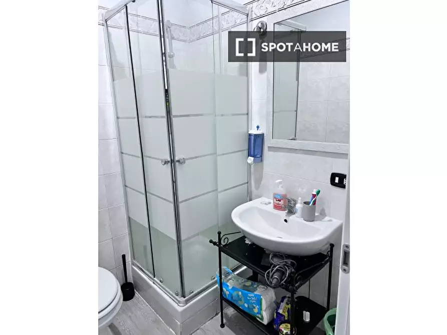 Immagine 13 di Camera condivisa in affitto  in Via Appia Nuova a Roma