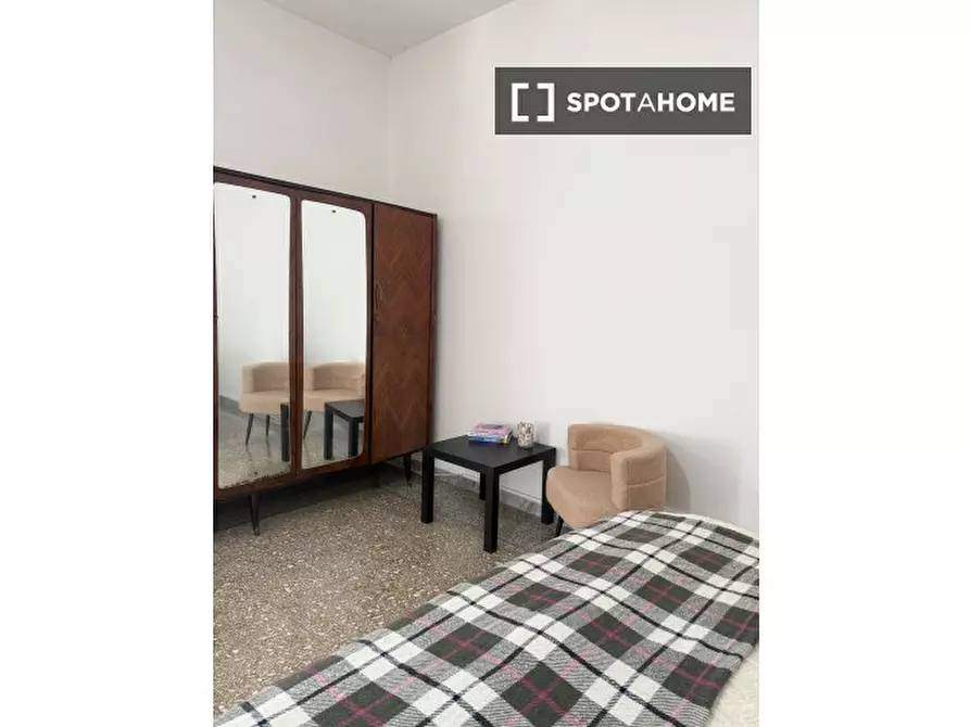Immagine 1 di Camera condivisa in affitto  in Piazza dei Gerani a Roma