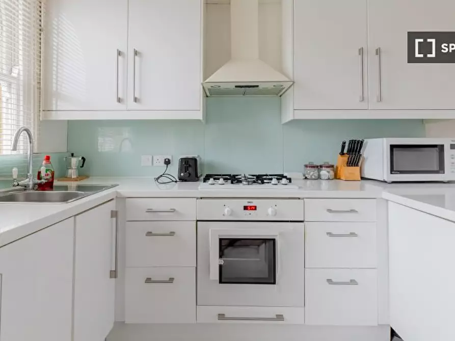 Immagine 2 di Appartamento in affitto  in Hannell Rd a Hammersmith