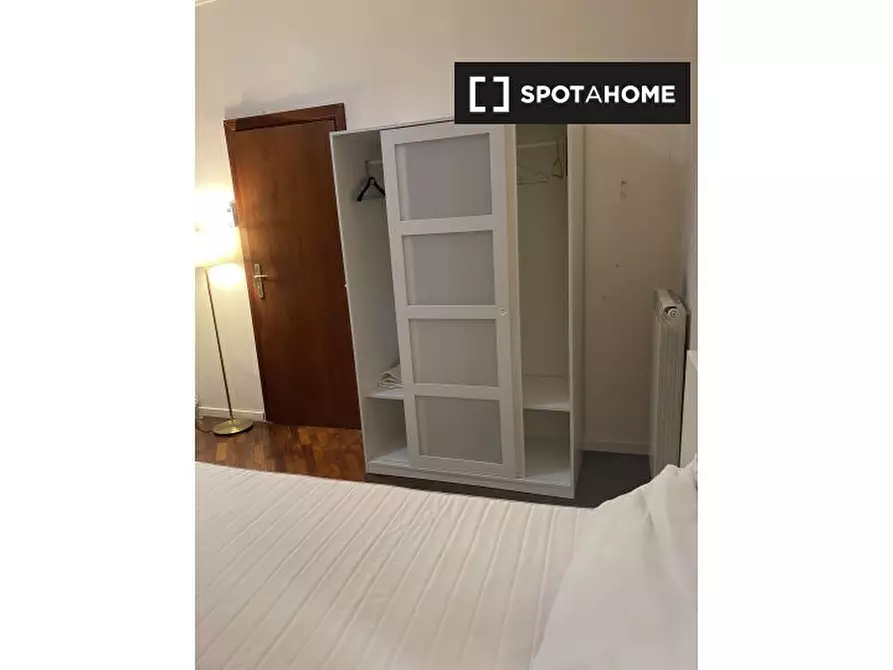 Immagine 5 di Camera condivisa in affitto  in Via Mario Gigante a Napoli