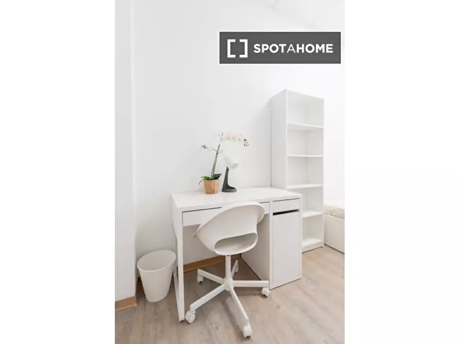 Immagine 3 di Camera condivisa in affitto  in Via Frinco a Torino