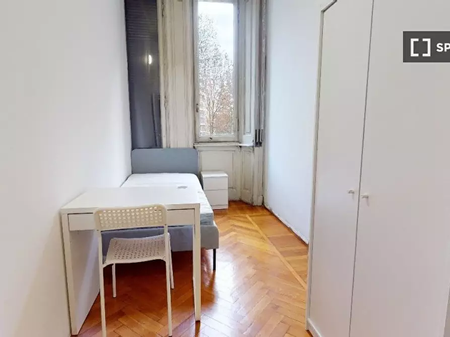 Immagine 2 di Camera condivisa in affitto  in Viale Abruzzi a Milano