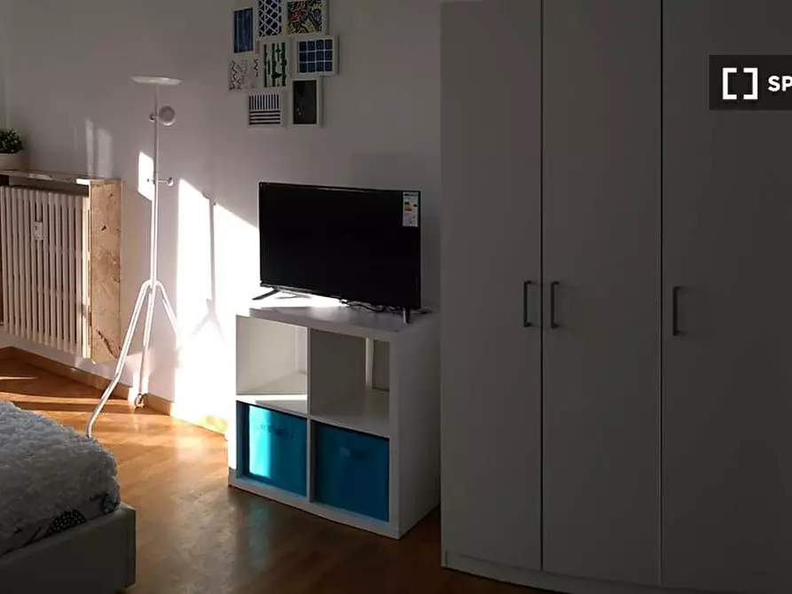 Immagine 2 di Camera condivisa in affitto  in Via Carlo Valvassori Peroni a Milano