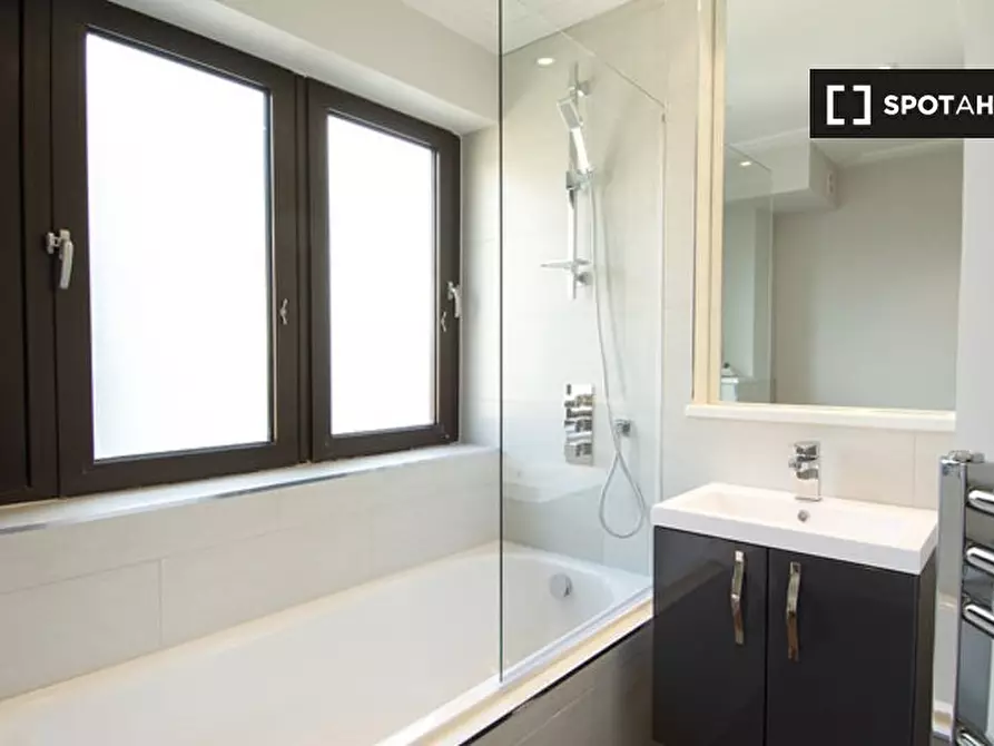 Immagine 6 di Appartamento in affitto  in River House a 