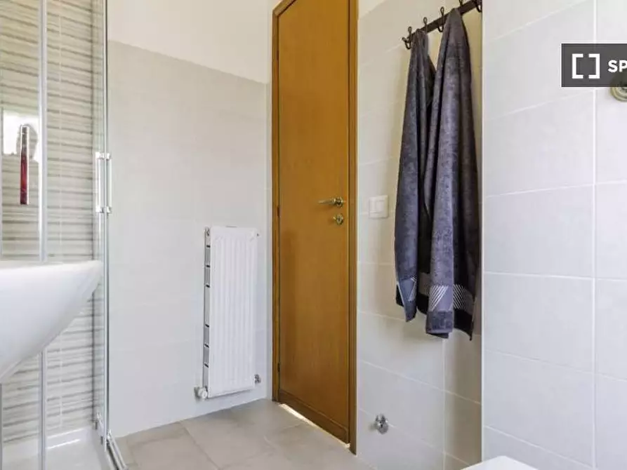 Immagine 4 di Camera condivisa in affitto  in Via Fiume delle Perle a Roma